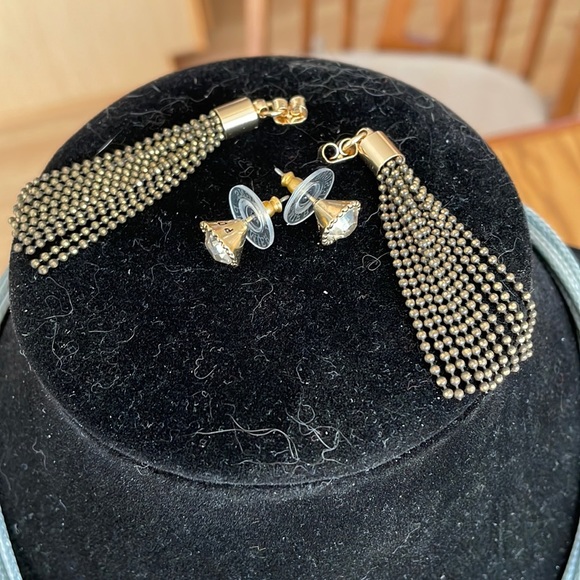 Glowing 18-22” necklace and matching glow earrings 1/4” as a stud or 2.5” dangle - Picture 6 of 7